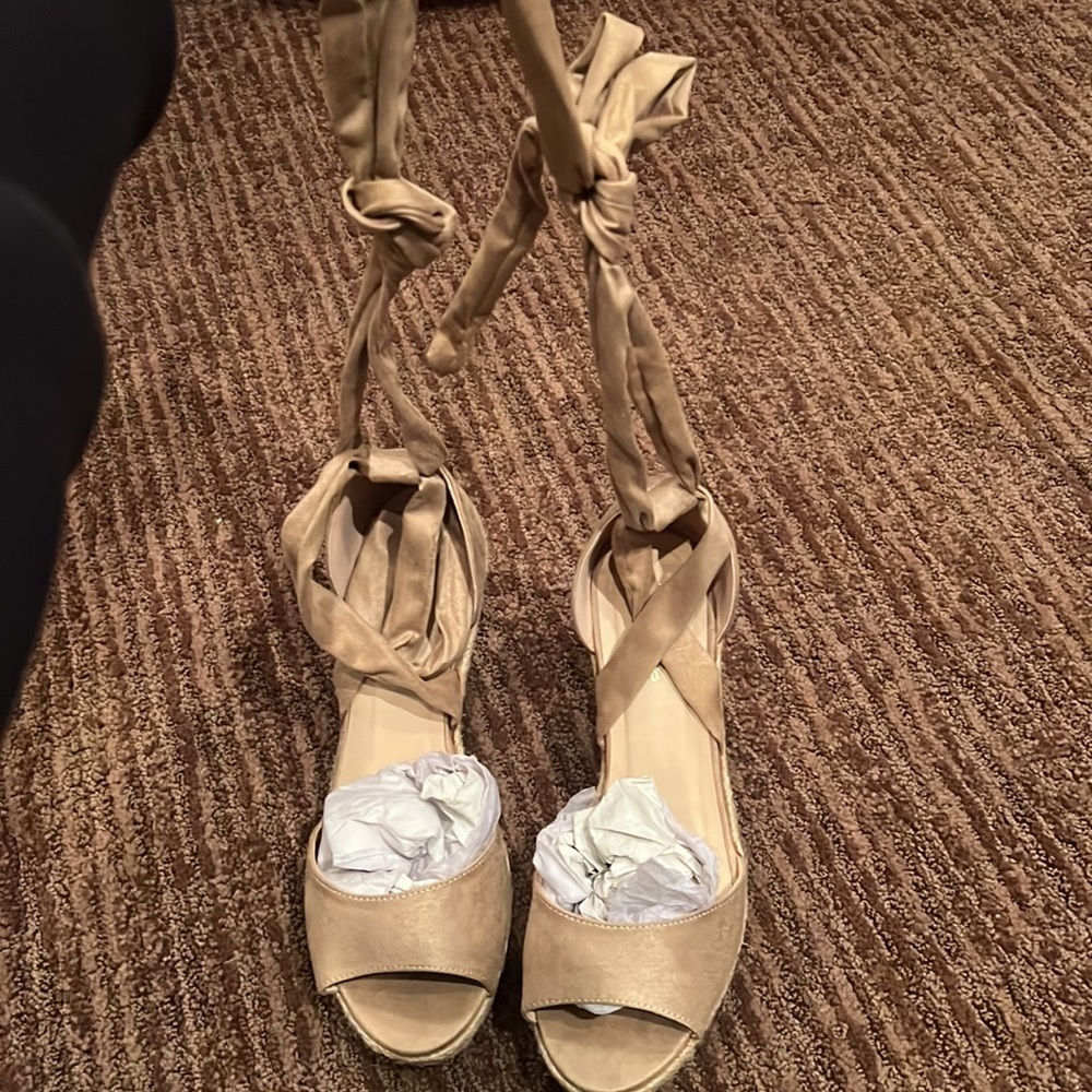 NWT Tan wedges - Picture 2 of 4